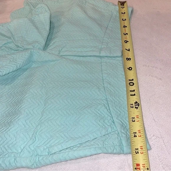 Size 6 (Petite) Crown & Ivy Teal Textured Scalloped Shorts 6P - Picture 7 of 11